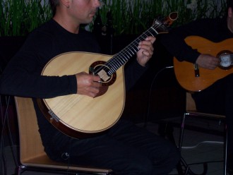 Die portugiesische Gitarre (guitarra portuguesa) (Foto: Birgit Hartmeyer)