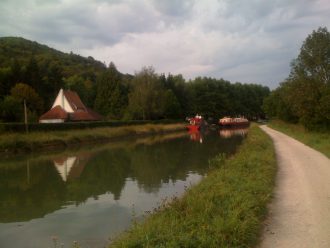 Am Canal de Bourgogne (Foto Jürgen Buxbaum)