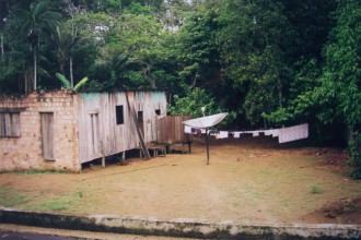 Auch in der hintersten Ecke am Amazonas gibt es TV (dank Satellitenschüssel) (Foto: Birgit Hartmeyer)
