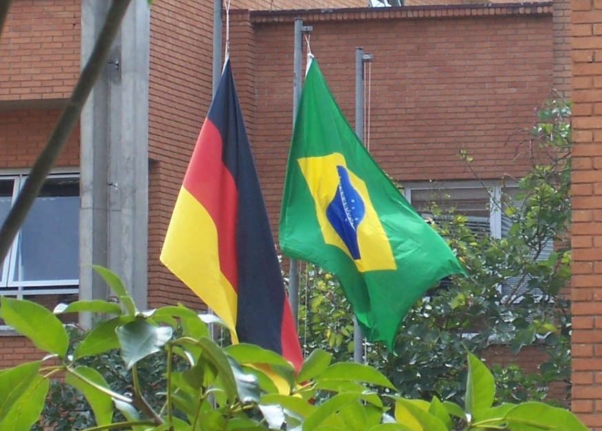 Colégio Humboldt - Deutsche und brasilianische Flagge (Foto: Birgit Hartmeyer)