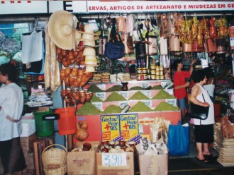 Mercado Municipal in Porto Alegre mit Cuias und Mate-Tee (Foto: Birgit Hartmeyer)