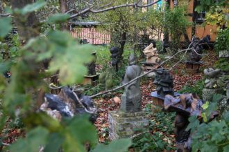 Skulpturenpark in Christiania (Foto Arnold Illhardt)