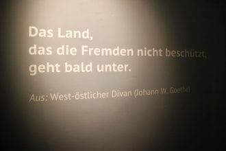 Mag die AfD eigentliche Goethe? (Installation auf einer Ausstellung - Foto Arnold Illhardt)