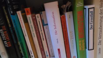 Sachbücher (Foto Arnold Illhardt)