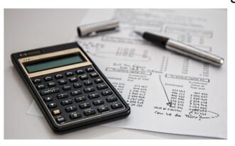 Foto Pixabay: Ausrechnen der Steuer