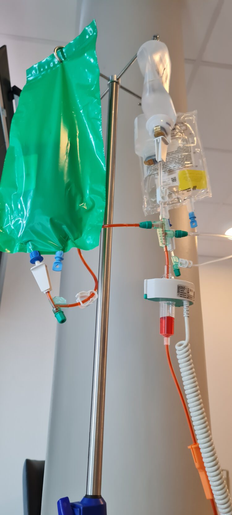 Galgen mit Infusion Foto Marion Illhardt