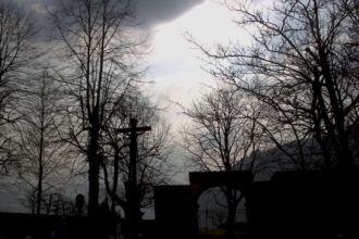Friedhof mit Kreuz (Foto A. Illhardt)