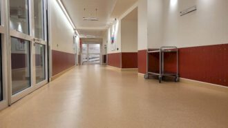 Krankenhausflur (Foto Arnold Illhardt)