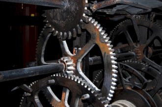 System - Ein Rädchen greift ins andere. Und wo sind die Stellschrauben? (Foto Pixabay)