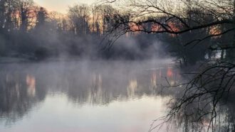 Ems im Nebel (Foto Arnold Illhardt)
